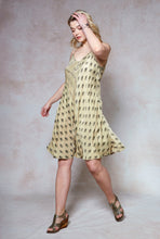 Load image into Gallery viewer, beige-paisley