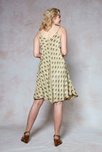 Load image into Gallery viewer, beige-paisley