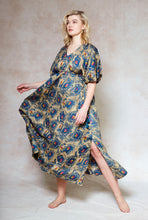 Load image into Gallery viewer, blue-batik