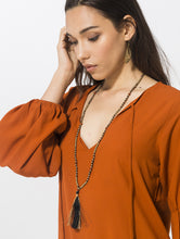 Load image into Gallery viewer, black-pompon