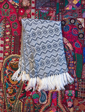 Load image into Gallery viewer, alpaca-bw