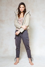 Load image into Gallery viewer, light-tan